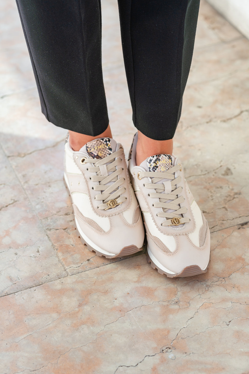 Sneakers in vera pelle beige con dettaglio animalier