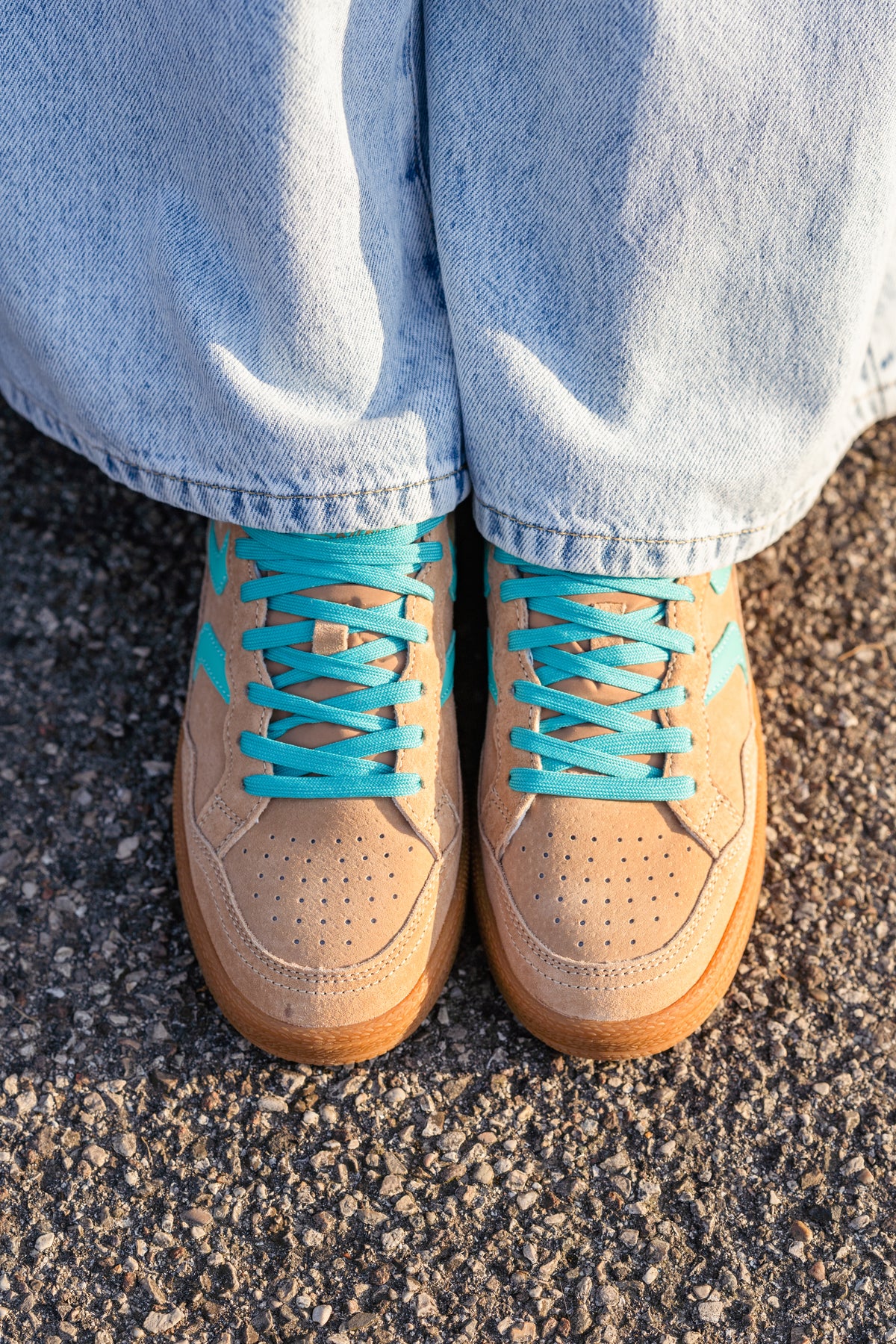 Sneakers in camoscio color sabbia