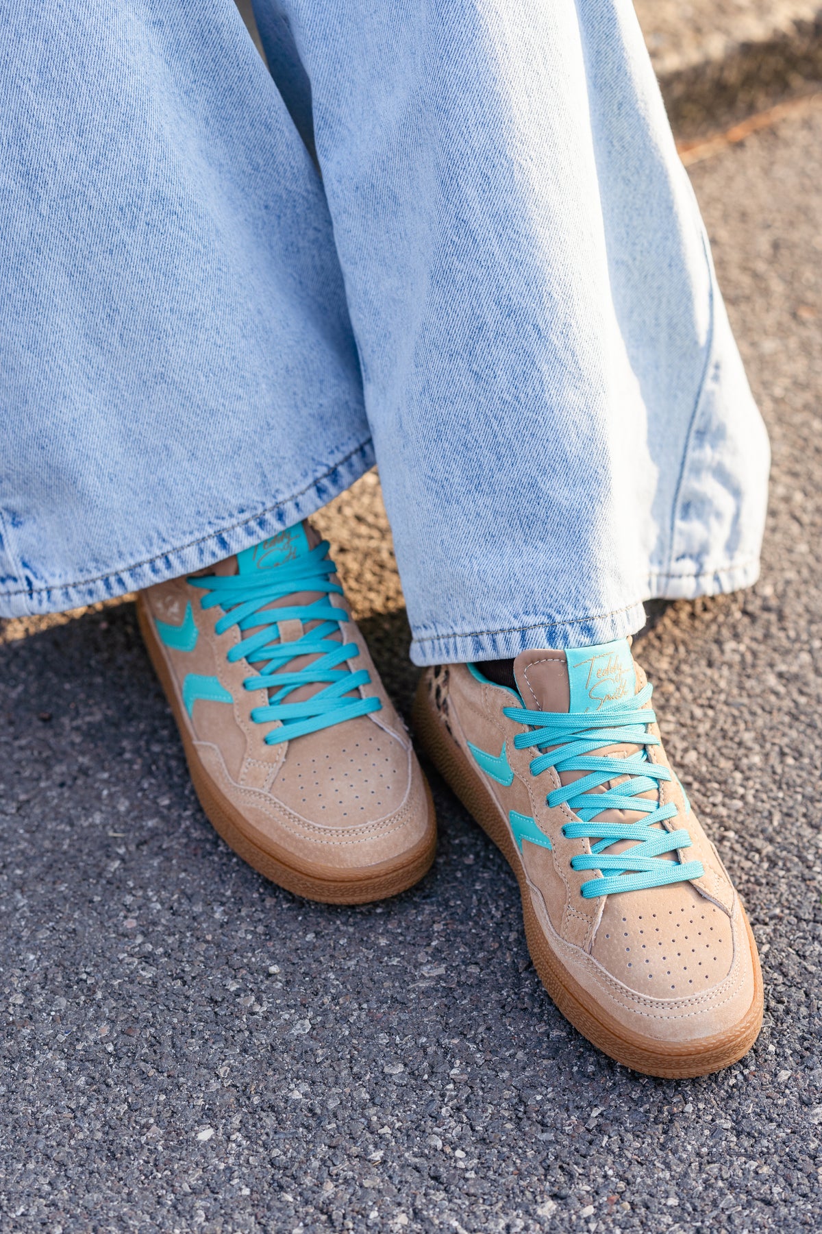 Sneakers in camoscio color sabbia